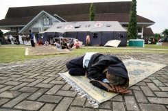 Séisme en Indonésie: au moins 10 morts, les autorités minimisent l'impact